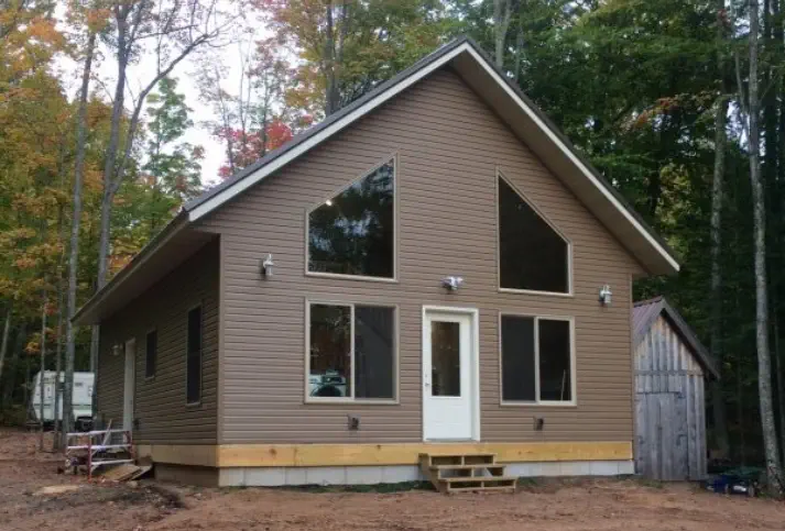 small custom cottage in woods - Construction in Northern Wisconsin